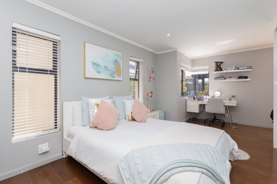To Let 4 Bedroom Property for Rent in Big Bay Western Cape